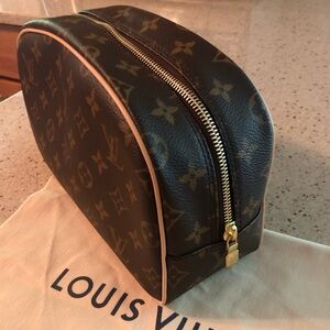 Louis Vuitton toiletry pouch 25